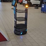 CarryBot bringt die Ersatzteile in der Werkstatt