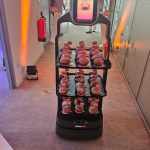 unser LuckiBot mit Krempel bei Cosonova Beauty