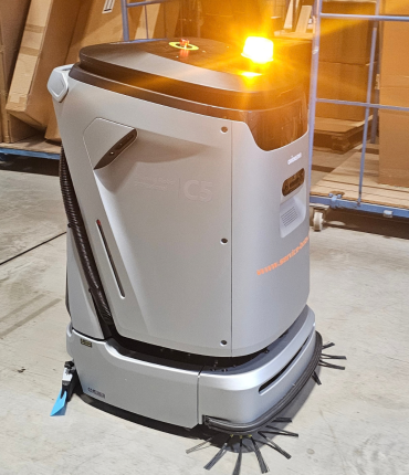 CleaniBot C5 von Orionstar von uns mit Blitzleuchte ausgerüstet